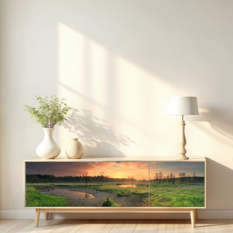 Naklejka repozycjonowalna zachód słońca nad spokojną łąką – Wallissimo® Naklejka repozycjonowalna zachód słońca nad spokojną łąką – Wallissimo®