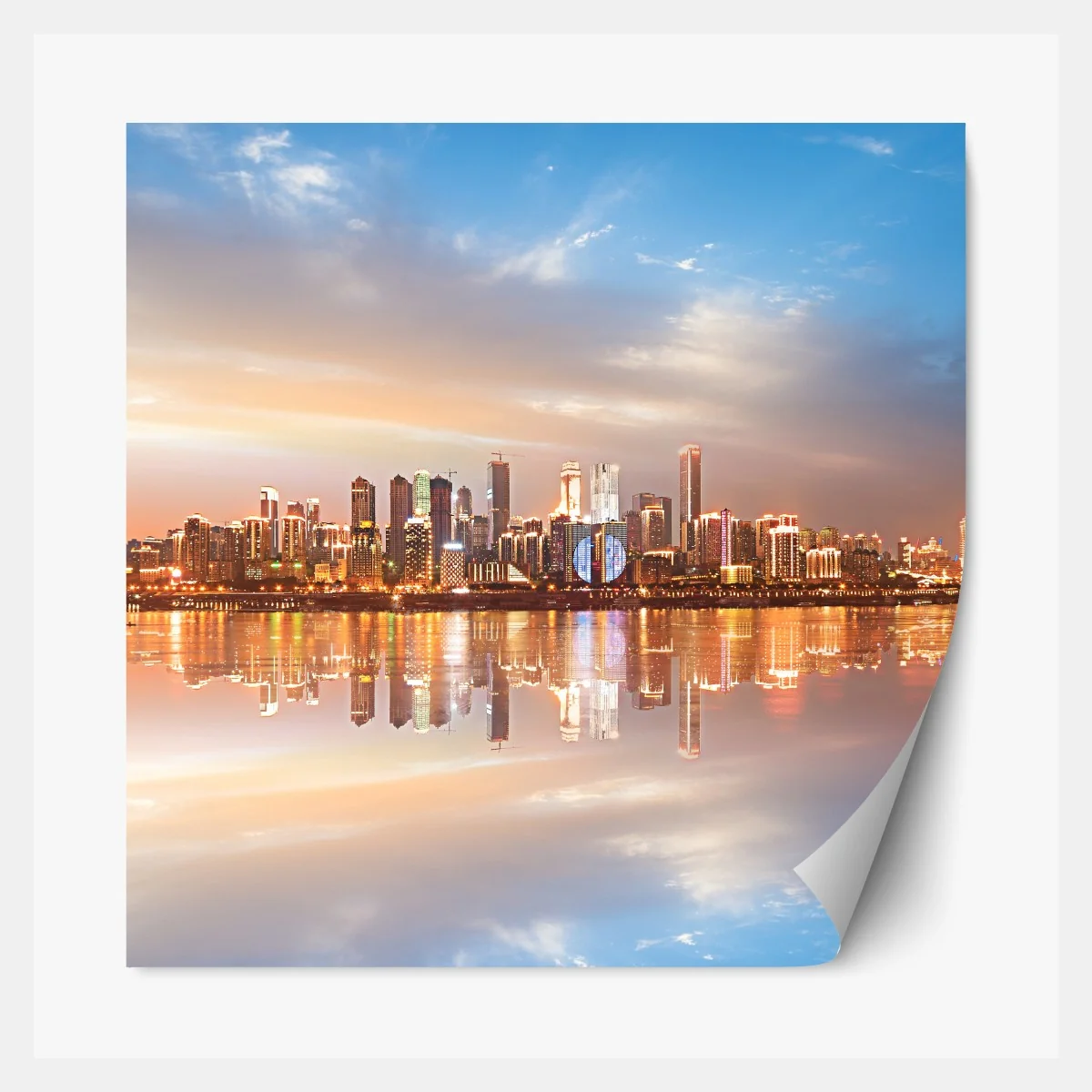 Naklejka repozycjonowalna panorama miasta odbita w wodzie o zmierzchu – Wallissimo® Naklejka repozycjonowalna panorama miasta odbita w wodzie o zmierzchu – Wallissimo®