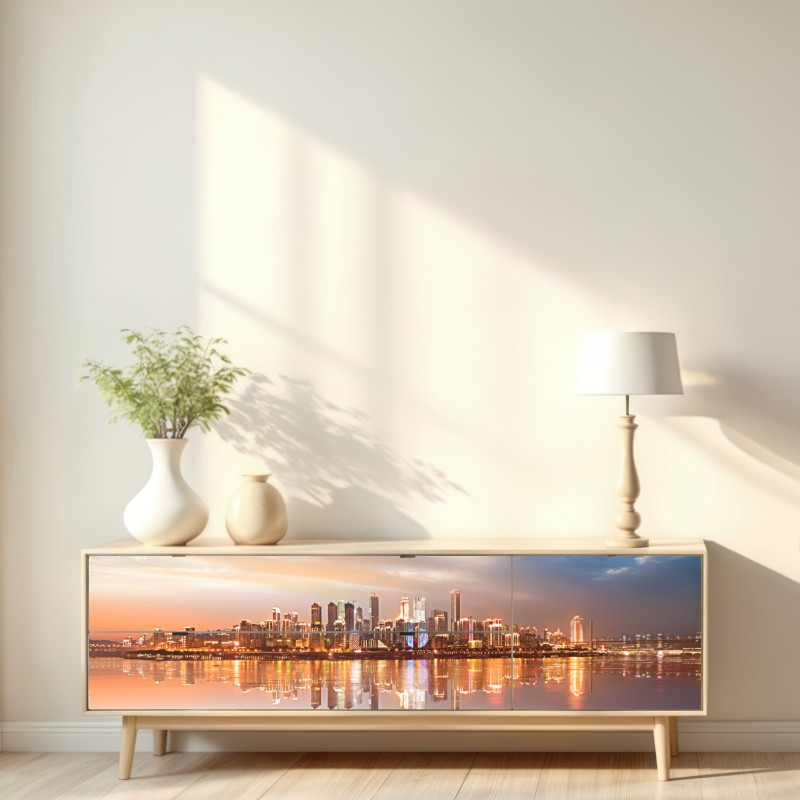 Naklejka repozycjonowalna panorama miasta odbita w wodzie o zmierzchu – Wallissimo® Naklejka repozycjonowalna panorama miasta odbita w wodzie o zmierzchu – Wallissimo®