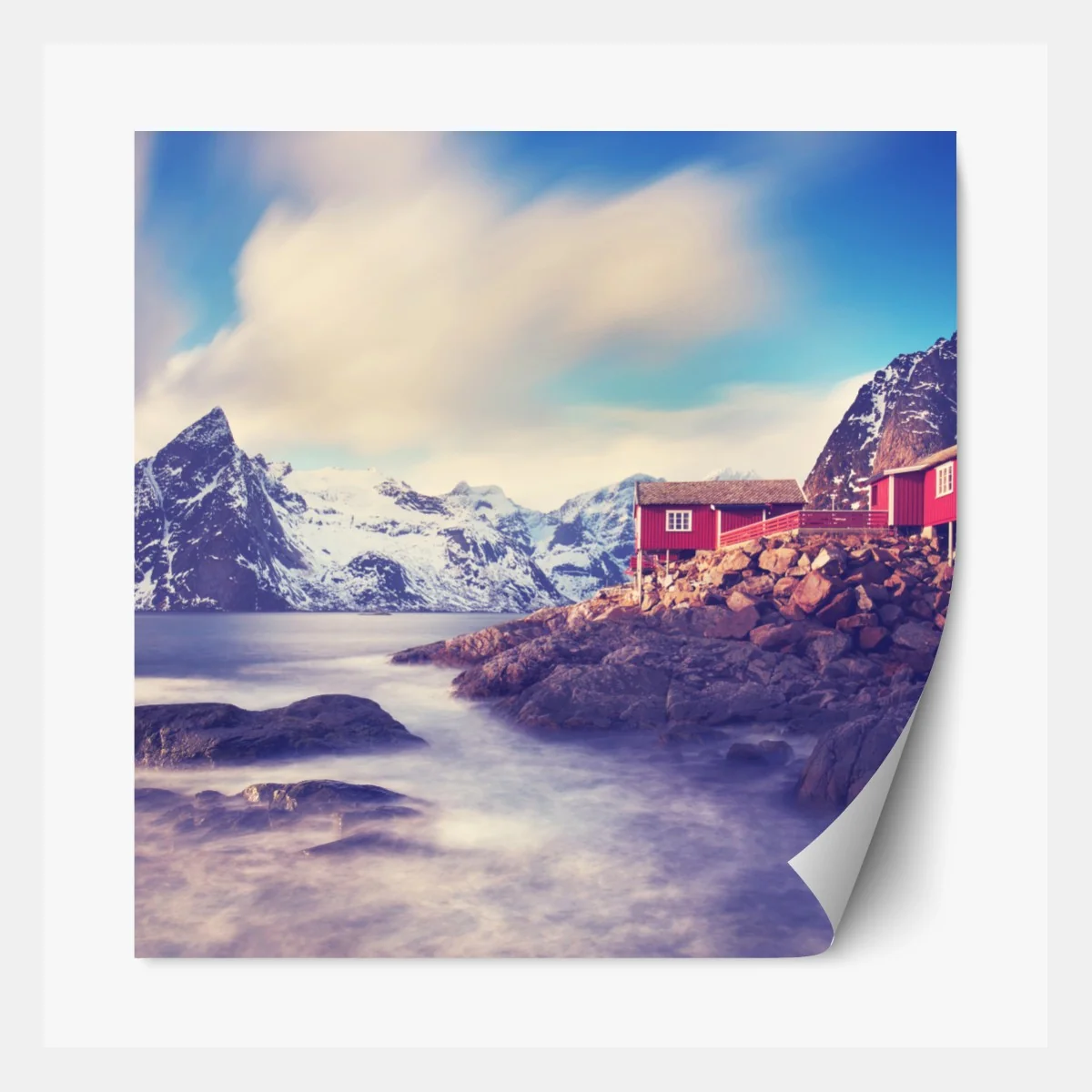 Naklejka repozycjonowalna górski nadmorski krajobraz z czerwonymi domkami – Wallissimo® Naklejka repozycjonowalna górski nadmorski krajobraz z czerwonymi domkami – Wallissimo®