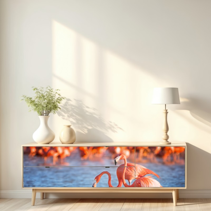 Naklejka repozycjonowalna wdzięczne flamingi w płytkiej wodzie – Wallissimo® Naklejka repozycjonowalna wdzięczne flamingi w płytkiej wodzie – Wallissimo®