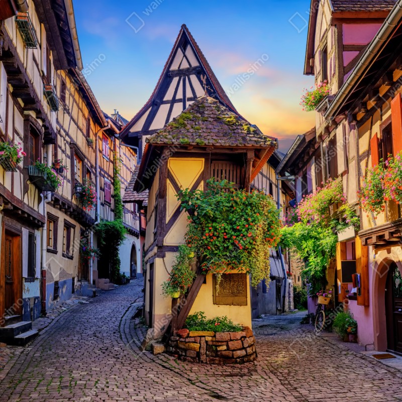 Naklejka repozycjonowalna urokliwa ulica domów szachulcowych w Eguisheim, Alsacja – Wallissimo® Naklejka repozycjonowalna urokliwa ulica domów szachulcowych w Eguisheim, Alsacja – Wallissimo®