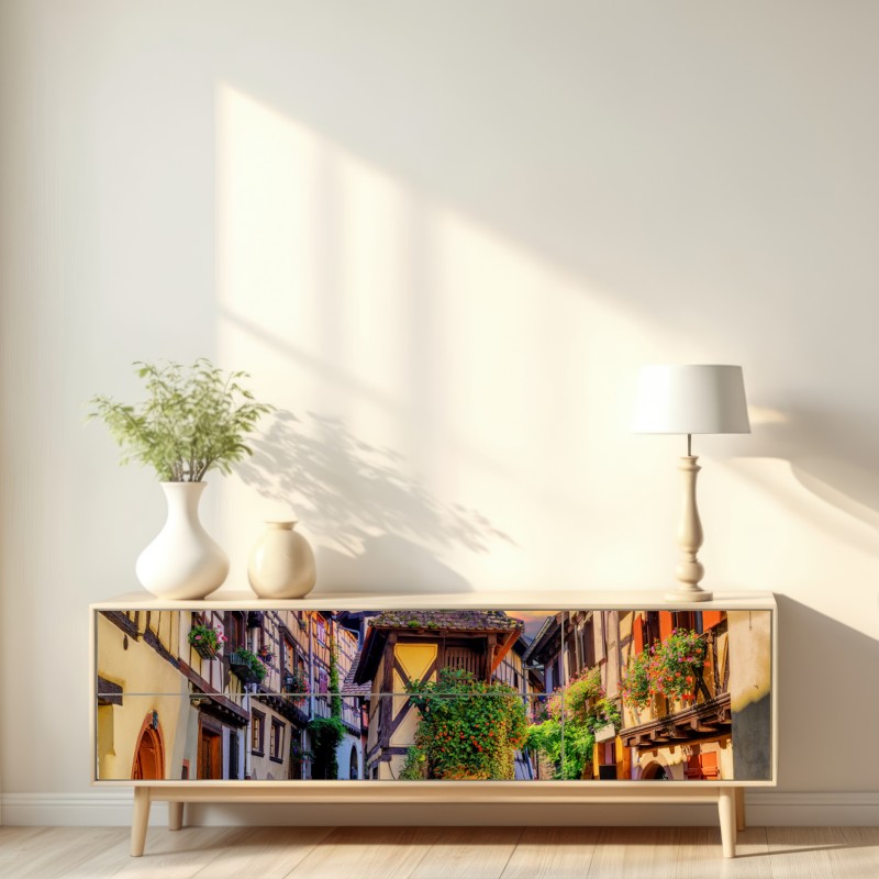 Naklejka repozycjonowalna urokliwa ulica domów szachulcowych w Eguisheim, Alsacja – Wallissimo® Naklejka repozycjonowalna urokliwa ulica domów szachulcowych w Eguisheim, Alsacja – Wallissimo®