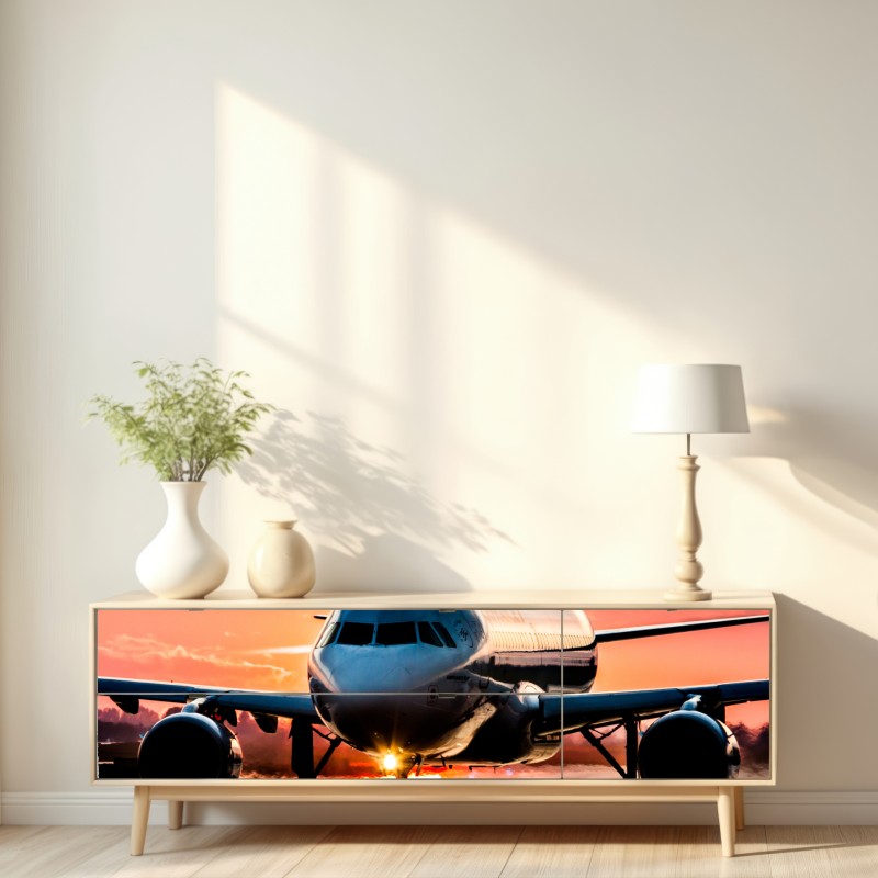 Naklejka repozycjonowalna odrzutowiec przy zachodzie słońca na pasie startowym – Wallissimo® Naklejka repozycjonowalna odrzutowiec przy zachodzie słońca na pasie startowym – Wallissimo®