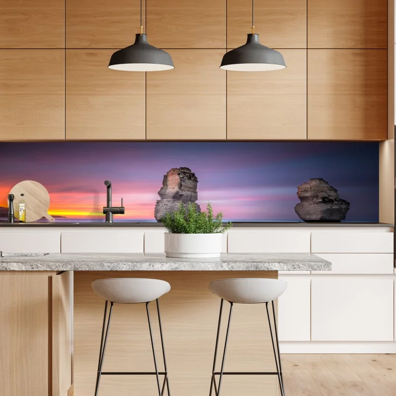 Naklejka repozycjonowalna zabawny wzór księżniczki z koronami i ustami – Wallissimo®