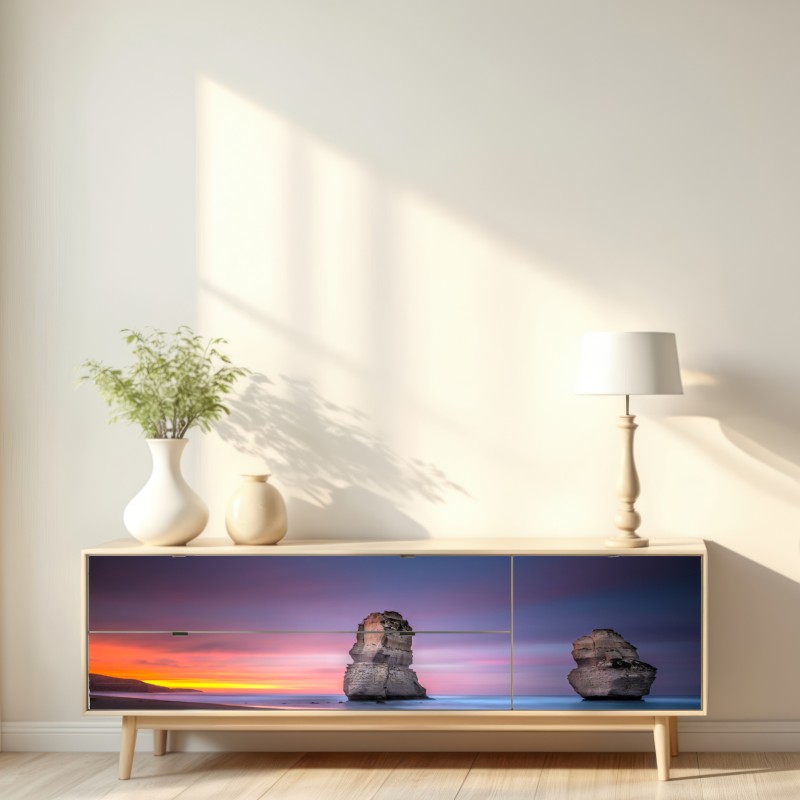 Naklejka repozycjonowalna spokojny morski pejzaż z formacjami skalnymi o zachodzie słońca – Wallissimo® Naklejka repozycjonowalna spokojny morski pejzaż z formacjami skalnymi o zachodzie słońca – Wallissimo®