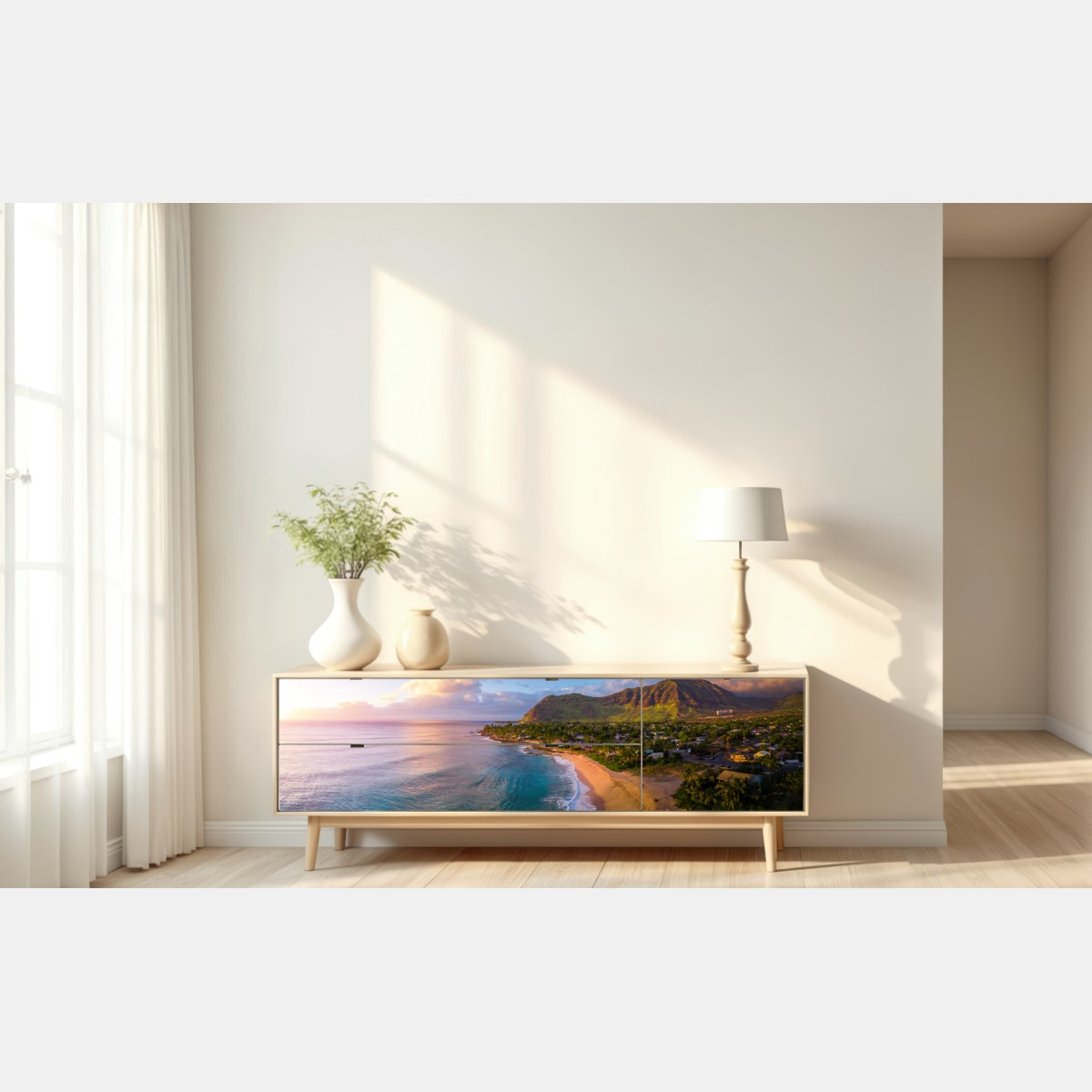 Naklejka repozycjonowalna panorama plaży o zachodzie słońca z górami tropikalnymi – Wallissimo® Naklejka repozycjonowalna panorama plaży o zachodzie słońca z górami tropikalnymi – Wallissimo®