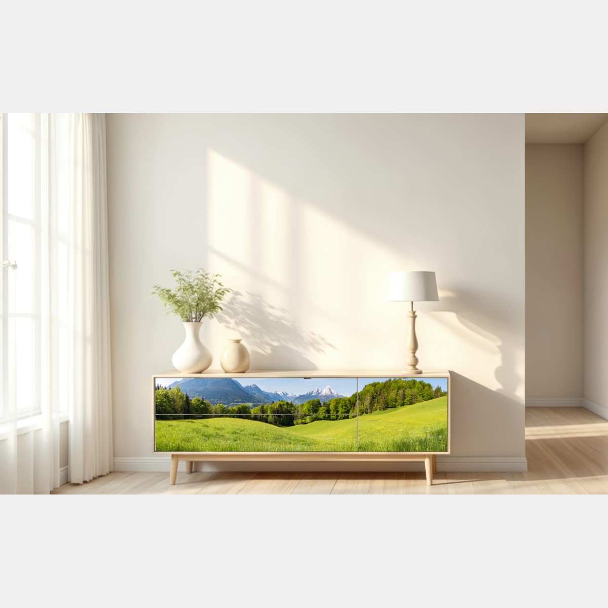 Naklejka repozycjonowalna spokojna alpejska łąka w panoramie – Wallissimo® Naklejka repozycjonowalna spokojna alpejska łąka w panoramie – Wallissimo®