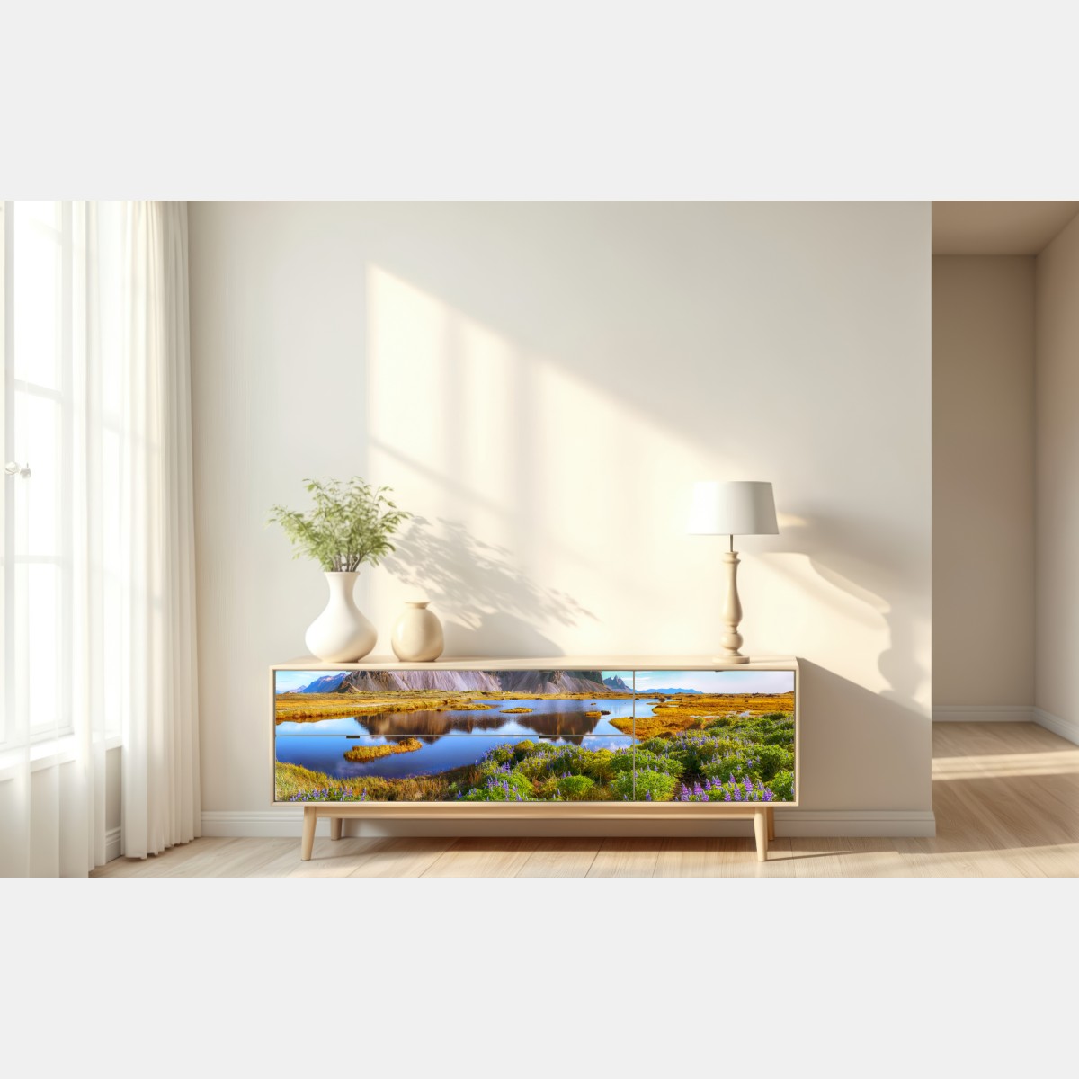 Naklejka repozycjonowalna żywe łubinowe łąki przy Vestrahorn, Islandia – Wallissimo® Naklejka repozycjonowalna żywe łubinowe łąki przy Vestrahorn, Islandia – Wallissimo®