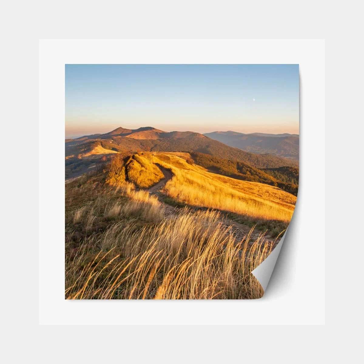 Naklejka repozycjonowalna złota grzęda górska o zachodzie słońca – Wallissimo® Naklejka repozycjonowalna złota grzęda górska o zachodzie słońca – Wallissimo®