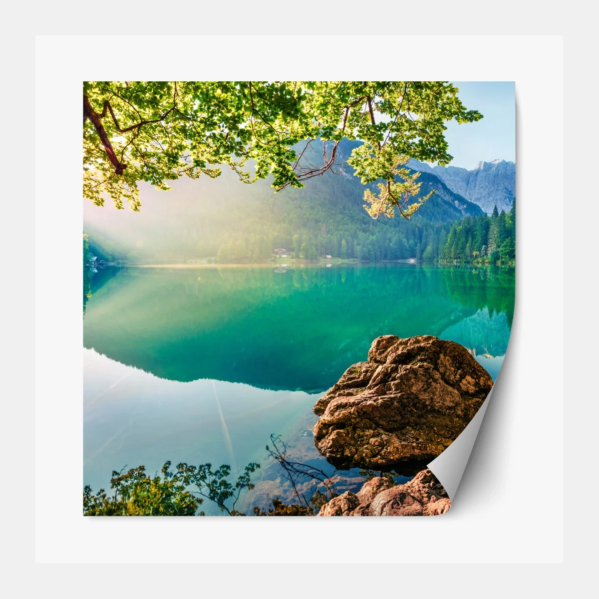 Naklejka repozycjonowalna poranek nad jeziorem Fusine z Mangartem – Wallissimo® Naklejka repozycjonowalna poranek nad jeziorem Fusine z Mangartem – Wallissimo®