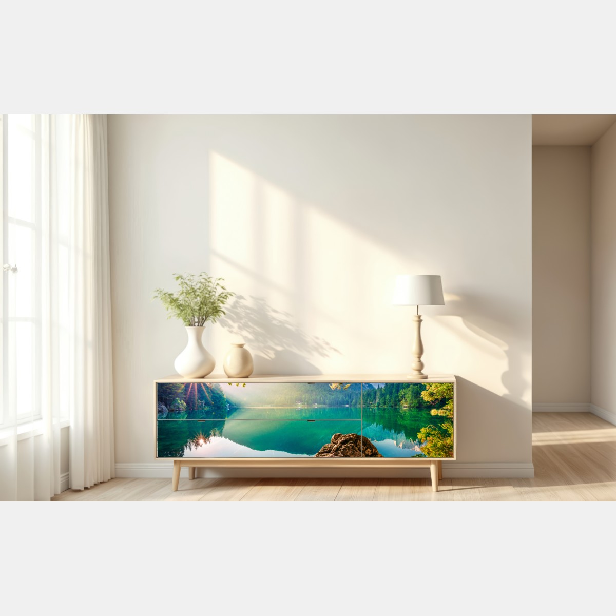 Naklejka repozycjonowalna poranek nad jeziorem Fusine z Mangartem – Wallissimo® Naklejka repozycjonowalna poranek nad jeziorem Fusine z Mangartem – Wallissimo®