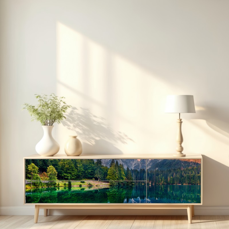 Naklejka repozycjonowalna spokojny poranek nad jeziorem Fusine, Alpy Julijskie – Wallissimo® Naklejka repozycjonowalna spokojny poranek nad jeziorem Fusine, Alpy Julijskie – Wallissimo®