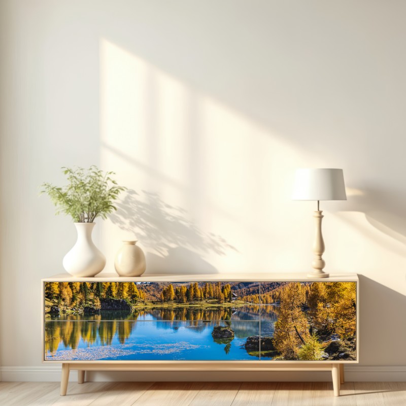 Naklejka repozycjonowalna jesienne alpejskie jezioro z odbiciami gór – Wallissimo® Naklejka repozycjonowalna jesienne alpejskie jezioro z odbiciami gór – Wallissimo®