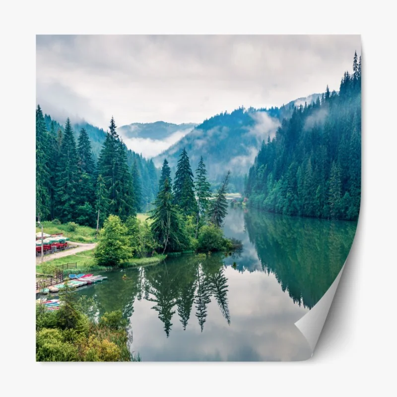 Naklejka repozycjonowalna mglisty poranek nad Lacu Rosu