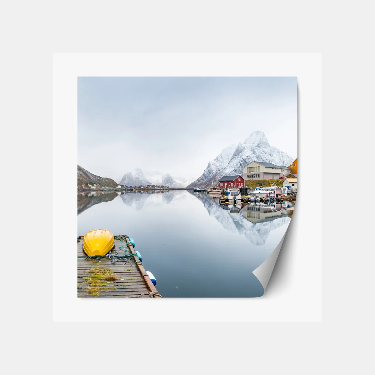 Naklejka repozycjonowalna spokojna panorama górskiego fiordu – Wallissimo® Naklejka repozycjonowalna spokojna panorama górskiego fiordu – Wallissimo®