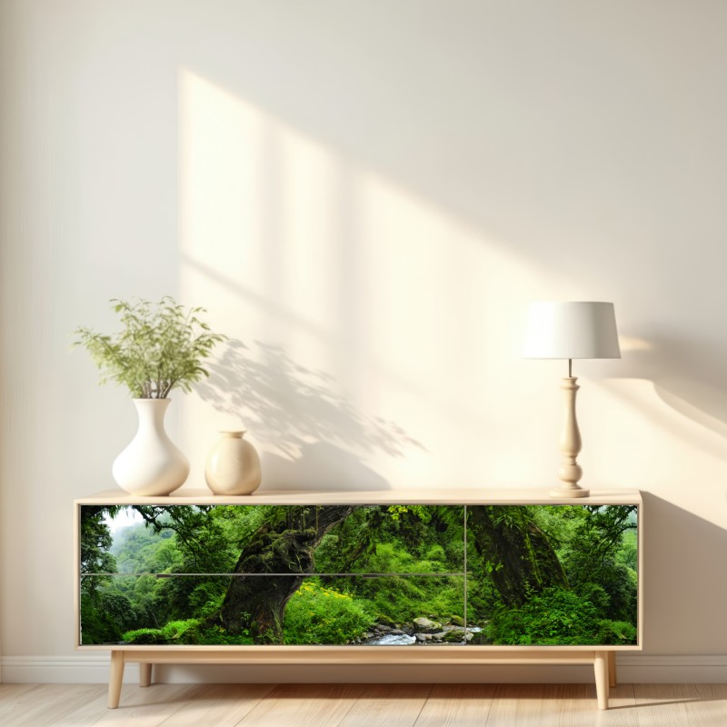 Naklejka repozycjonowalna mszysty leśny strumień panorama – Wallissimo® Naklejka repozycjonowalna mszysty leśny strumień panorama – Wallissimo®