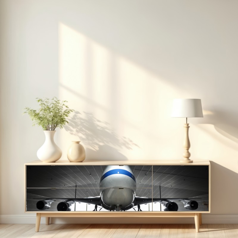 Naklejka repozycjonowalna samolot towarowy w hangarze - widok z przodu – Wallissimo® Naklejka repozycjonowalna samolot towarowy w hangarze - widok z przodu – Wallissimo®