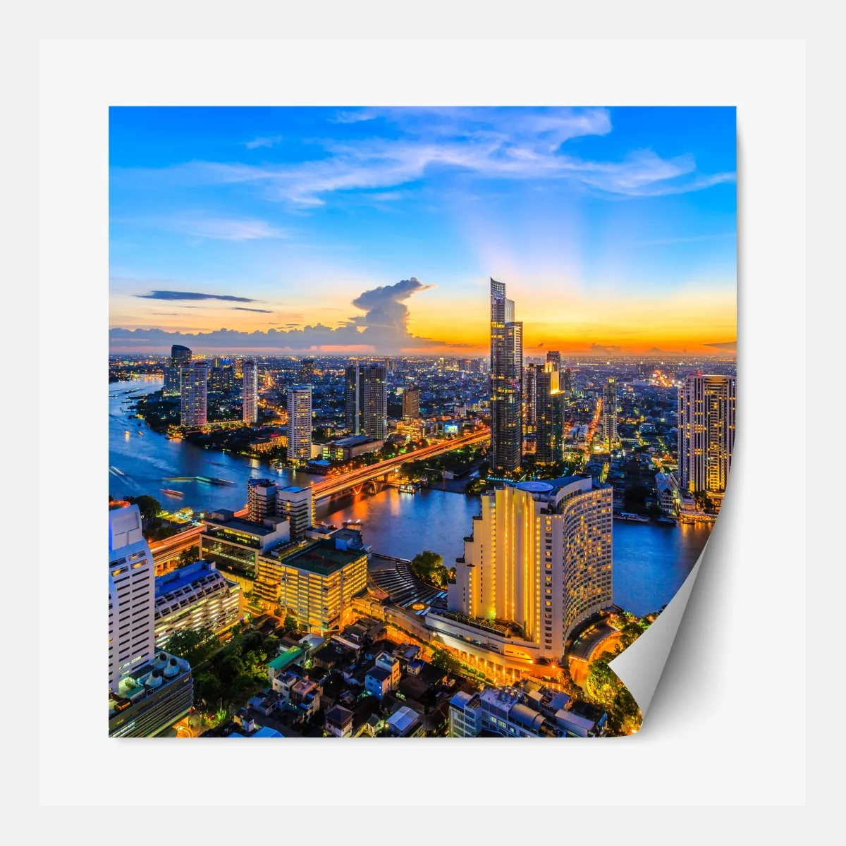 Naklejka repozycjonowalna tętniąca życiem panorama miasta o zmierzchu – Wallissimo® Naklejka repozycjonowalna tętniąca życiem panorama miasta o zmierzchu – Wallissimo®