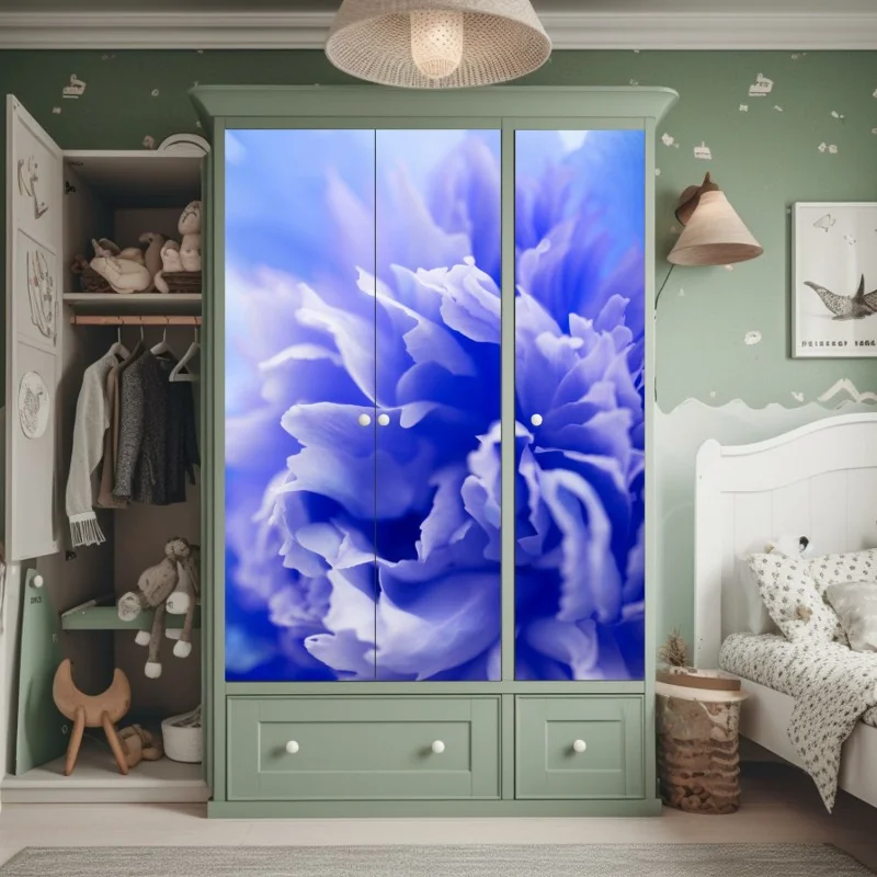 Naklejka na szafę delikatny niebieski abstrakcyjny kwiat zbliżenie – Wallissimo® Naklejka na szafę delikatny niebieski abstrakcyjny kwiat zbliżenie – Wallissimo®