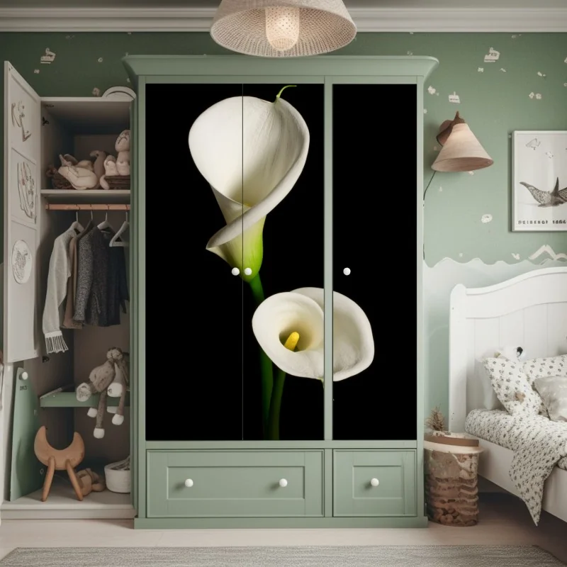 Naklejka na szafę białe kalie na czarnym tle – Wallissimo® Naklejka na szafę białe kalie na czarnym tle – Wallissimo®