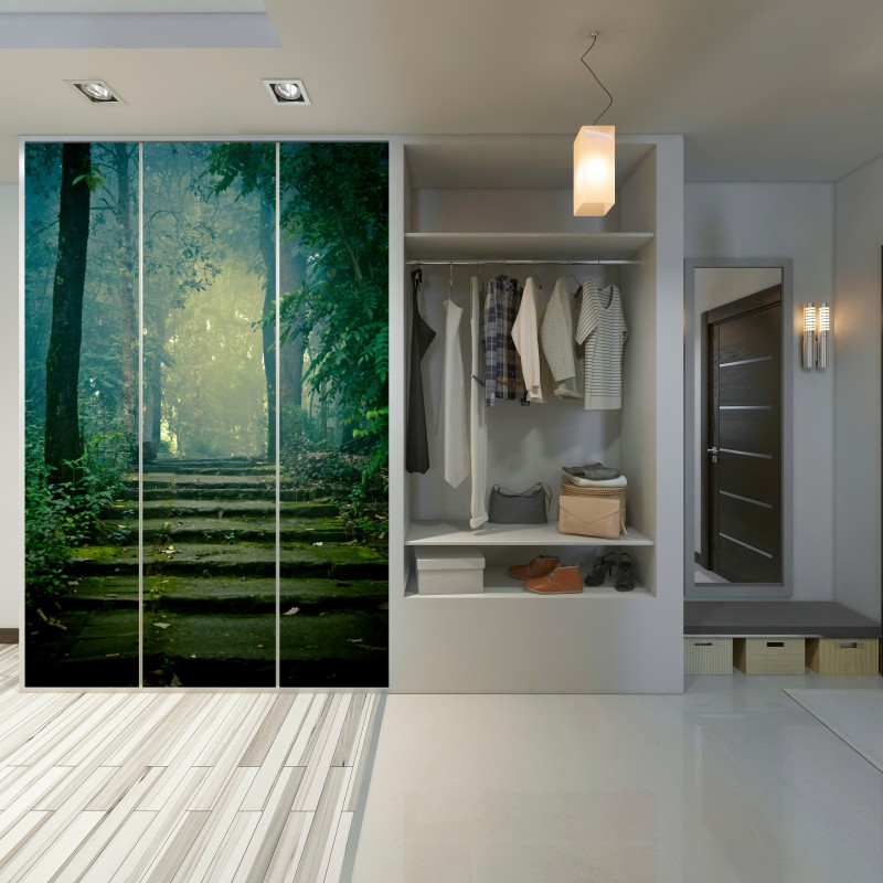 Naklejka na szafę mchowe kamienne schody do mglistego lasu – Wallissimo® Naklejka na szafę mchowe kamienne schody do mglistego lasu – Wallissimo®