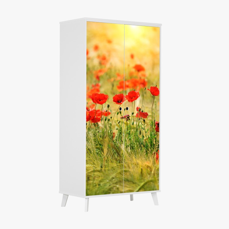 Naklejka na szafę łąka czerwonych maków w słońcu