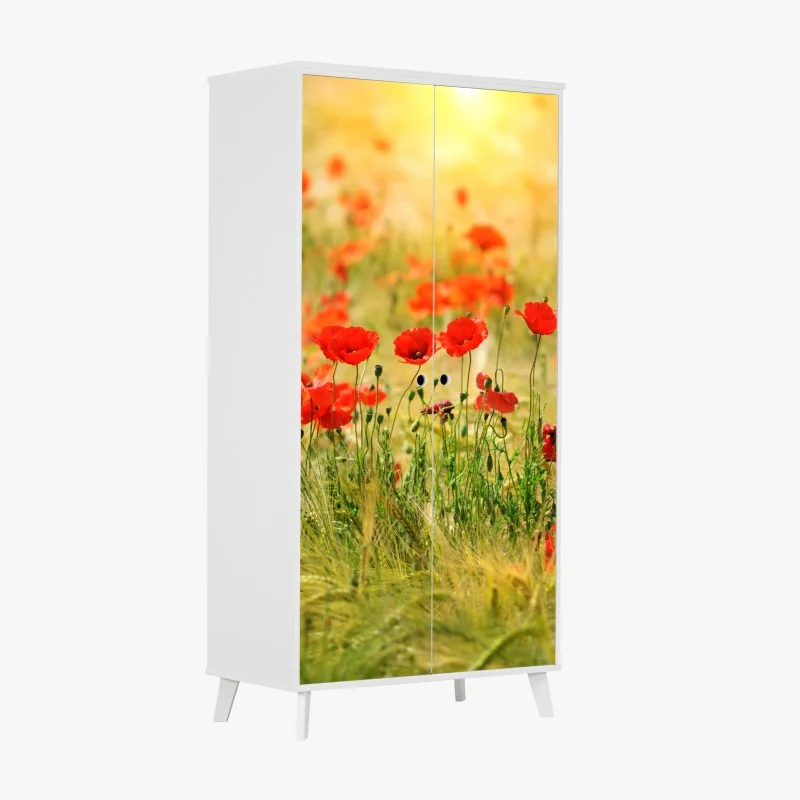 Naklejka na szafę łąka czerwonych maków w słońcu