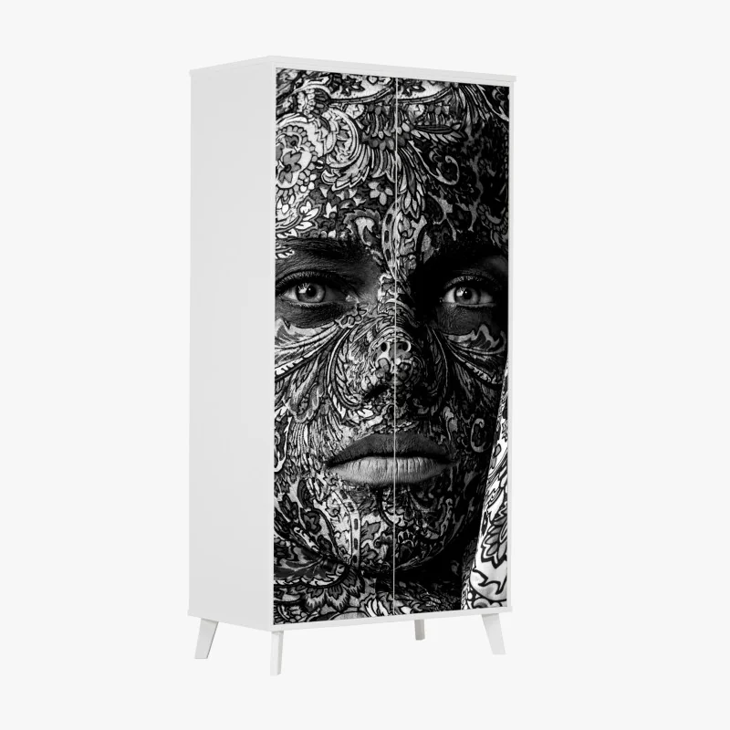 Naklejka na szafę ornamentalny portret z kwiatowymi wzorami