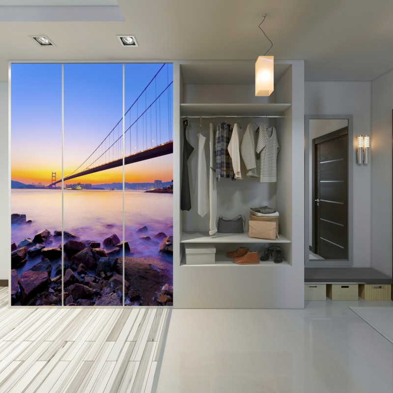 Naklejka na szafę złoty zachód słońca nad mostem wiszącym – Wallissimo® Naklejka na szafę złoty zachód słońca nad mostem wiszącym – Wallissimo®