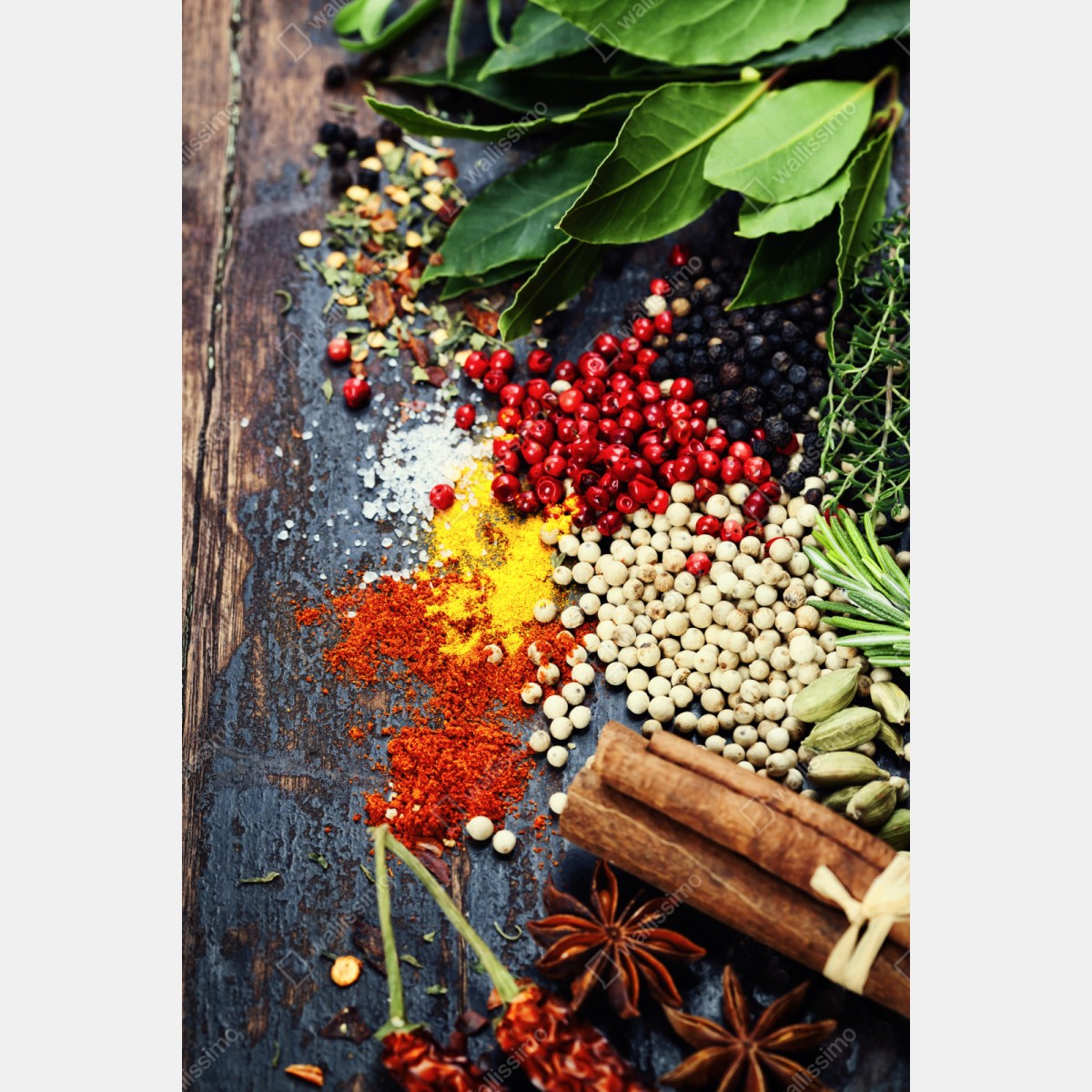 Naklejka na szafę intensywny zestaw przypraw na rustykalnym drewnie – Wallissimo® Naklejka na szafę intensywny zestaw przypraw na rustykalnym drewnie – Wallissimo®