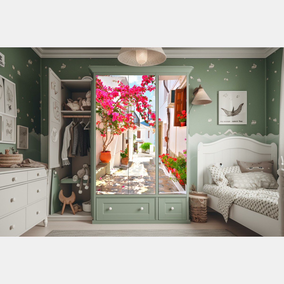 Naklejka na szafę słoneczny zaułek śródziemnomorski z bugenwillą – Wallissimo® Naklejka na szafę słoneczny zaułek śródziemnomorski z bugenwillą – Wallissimo®