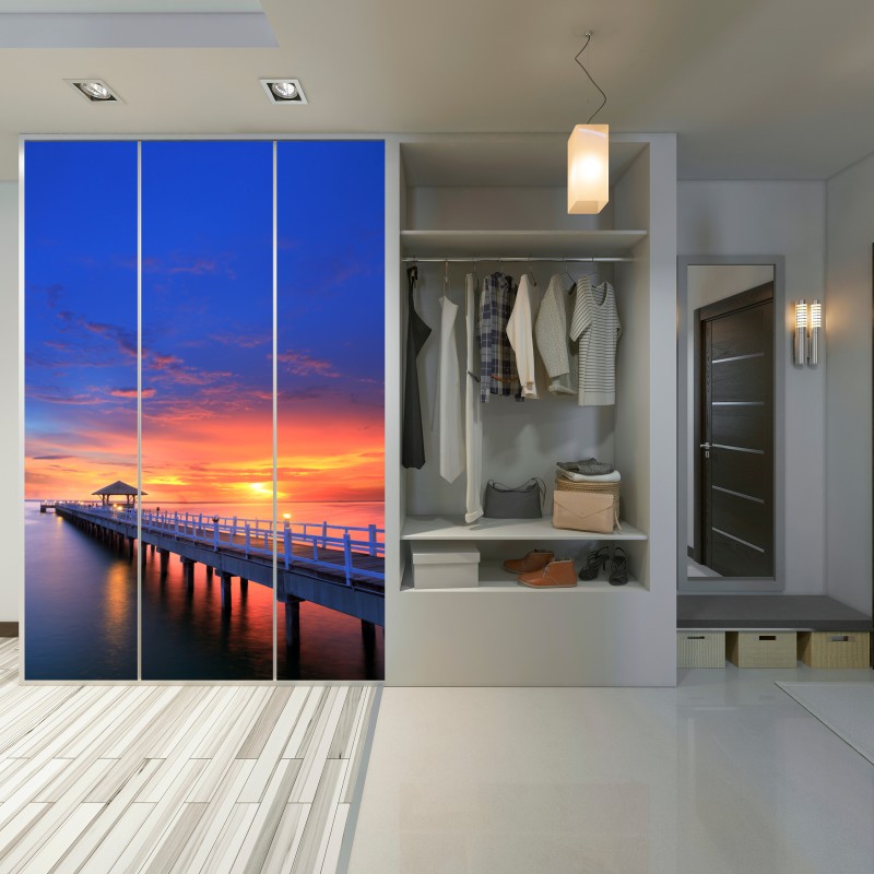 Naklejka na szafę molo o zachodzie słońca nad plażą – Wallissimo® Naklejka na szafę molo o zachodzie słońca nad plażą – Wallissimo®