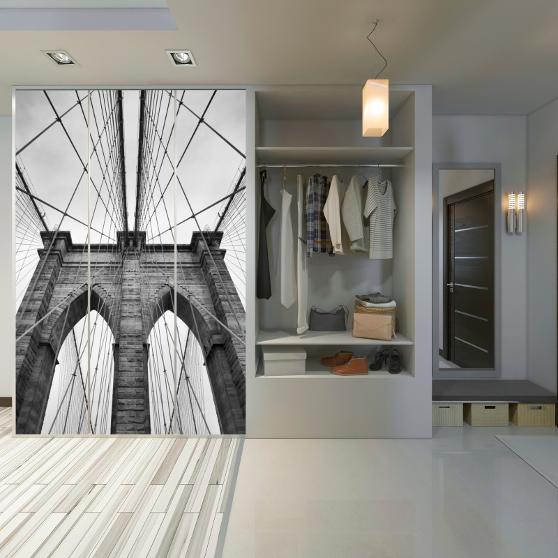 Naklejka na szafę perspektywa Mostu Brooklyńskiego w monochromie – Wallissimo® Naklejka na szafę perspektywa Mostu Brooklyńskiego w monochromie – Wallissimo®
