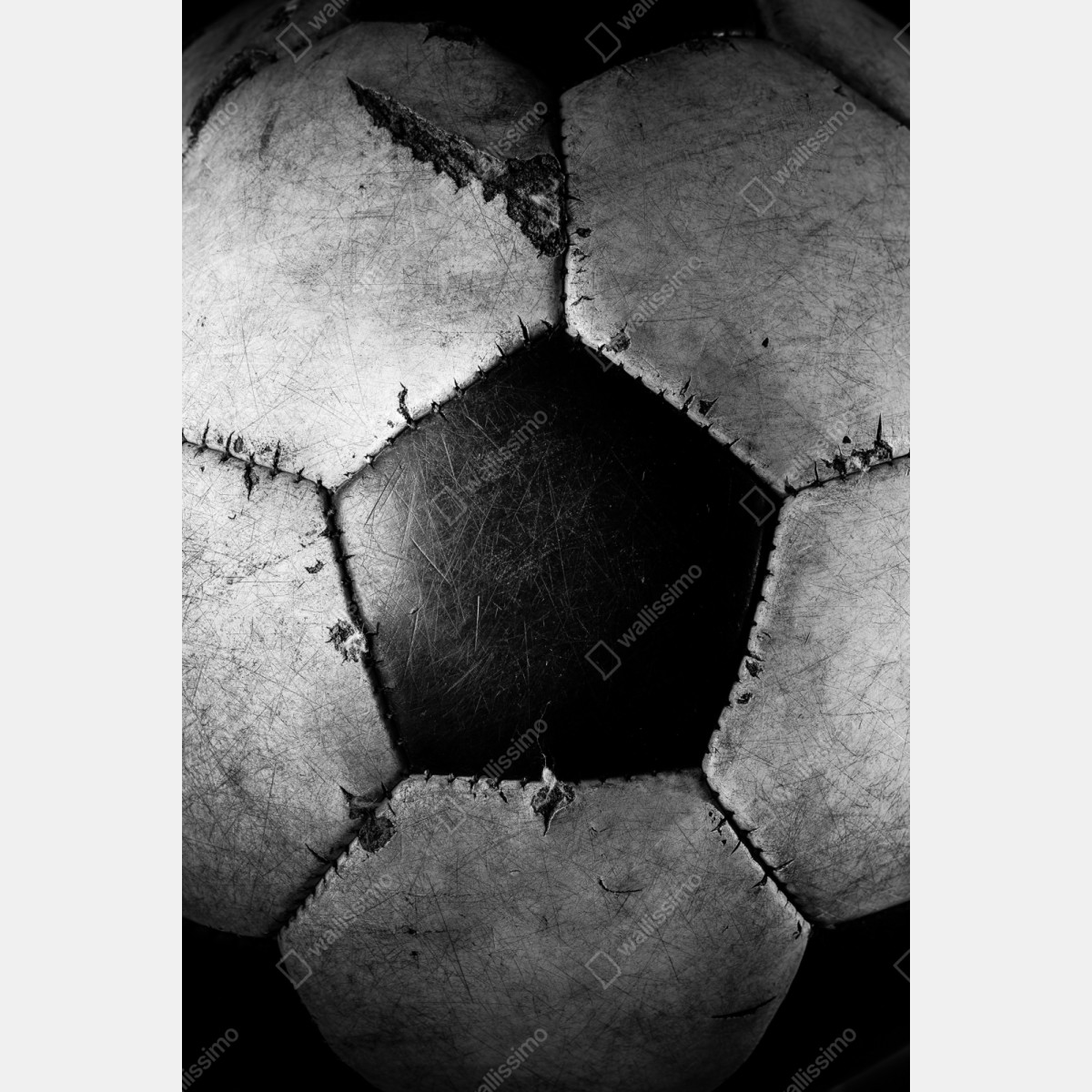 Naklejka na szafę zniszczona piłka nożna - zbliżenie – Wallissimo® Naklejka na szafę zniszczona piłka nożna - zbliżenie – Wallissimo®