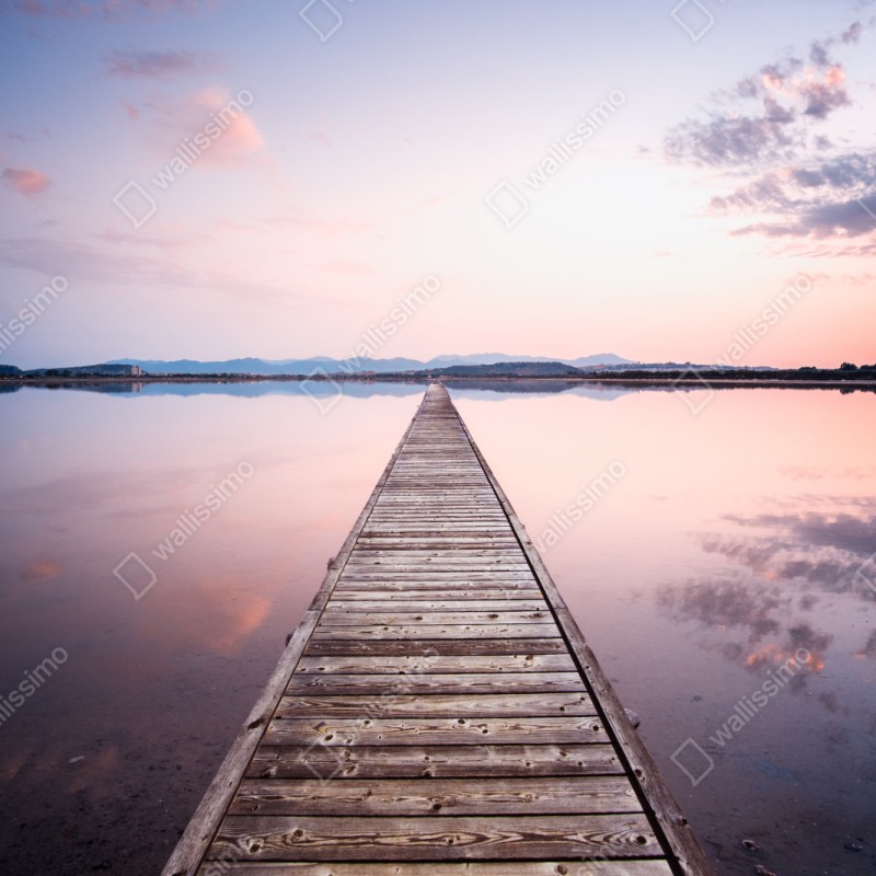 Naklejka na szafę pomost prowadzący w stronę horyzontu o zachodzie słońca – Wallissimo® Naklejka na szafę pomost prowadzący w stronę horyzontu o zachodzie słońca – Wallissimo®