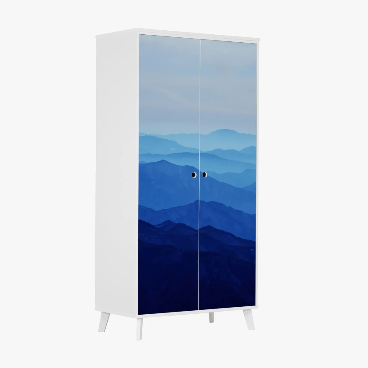 Naklejka na szafę mglista niebieska panorama gór – Wallissimo® Naklejka na szafę mglista niebieska panorama gór – Wallissimo®