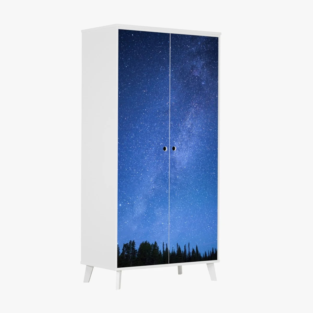 Naklejka na szafę gwiaździsta Droga Mleczna nad lasem – Wallissimo® Naklejka na szafę gwiaździsta Droga Mleczna nad lasem – Wallissimo®