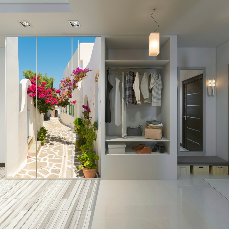 Naklejka na szafę słoneczna śródziemnomorska uliczka z bugenwillą – Wallissimo® Naklejka na szafę słoneczna śródziemnomorska uliczka z bugenwillą – Wallissimo®