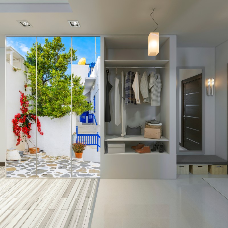 Naklejka na szafę słoneczny dziedziniec śródziemnomorski z bugenwillą – Wallissimo® Naklejka na szafę słoneczny dziedziniec śródziemnomorski z bugenwillą – Wallissimo®