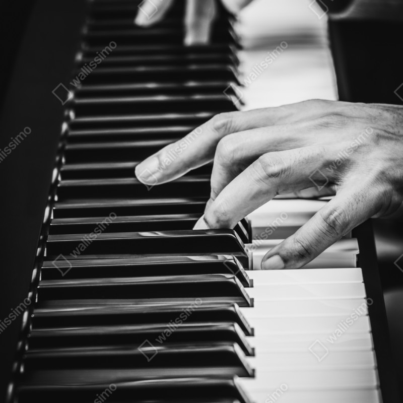 Naklejka na szafę dłonie przy fortepianie w ruchu – Wallissimo® Naklejka na szafę dłonie przy fortepianie w ruchu – Wallissimo®