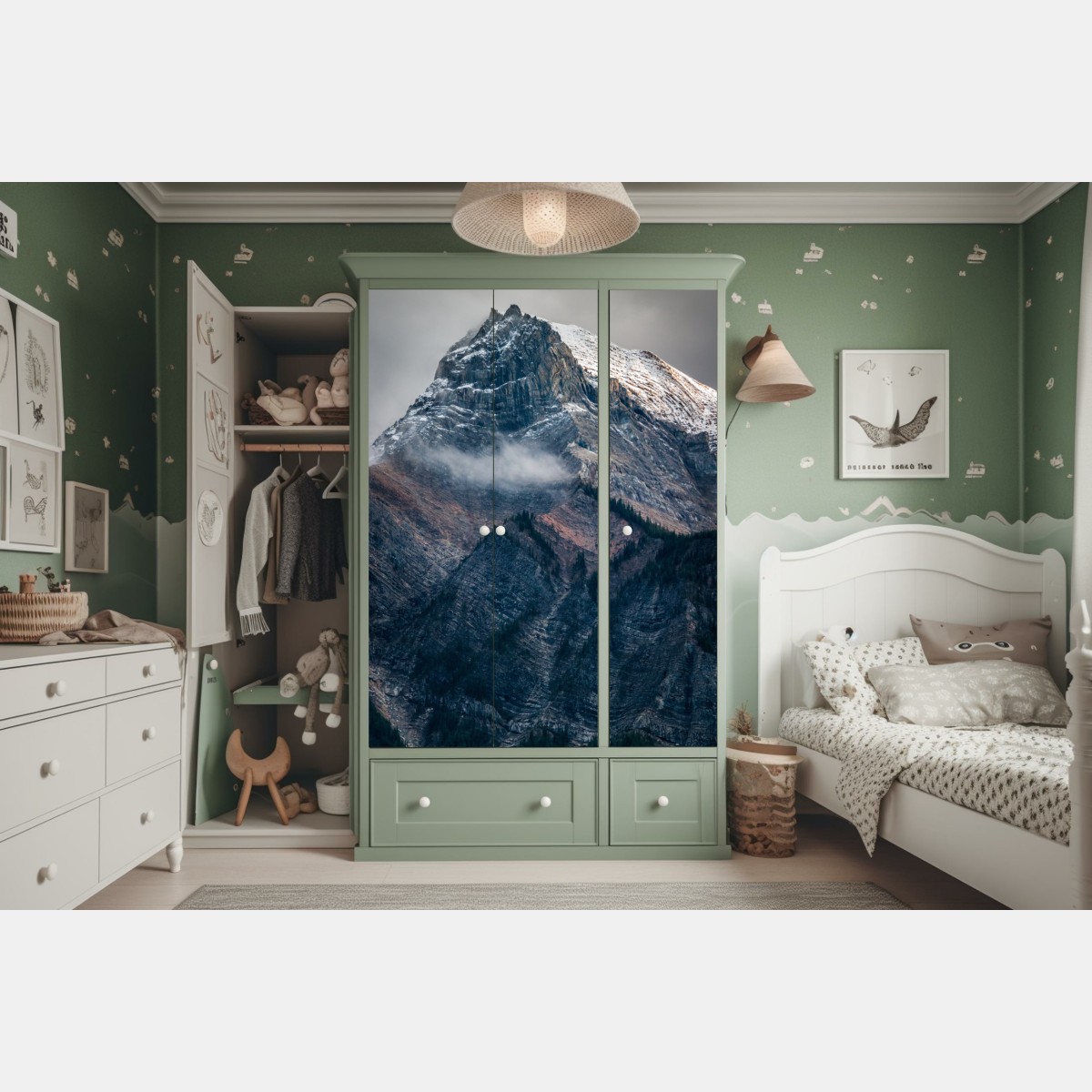 Naklejka na szafę dramatyczny alpejski szczyt we mgle – Wallissimo® Naklejka na szafę dramatyczny alpejski szczyt we mgle – Wallissimo®