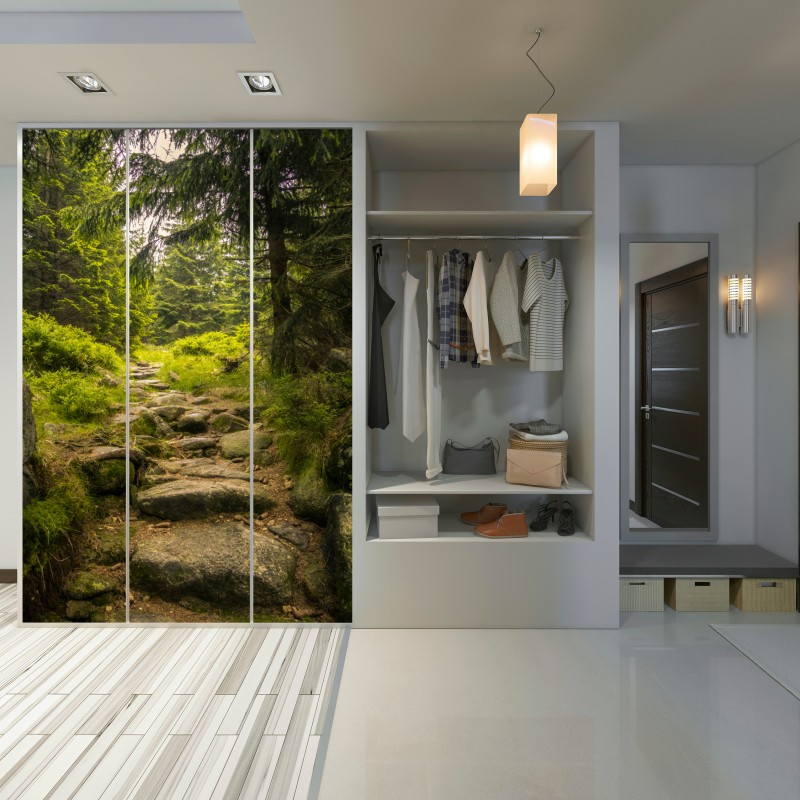 Naklejka na szafę spokojna leśna ścieżka wśród sosen – Wallissimo® Naklejka na szafę spokojna leśna ścieżka wśród sosen – Wallissimo®