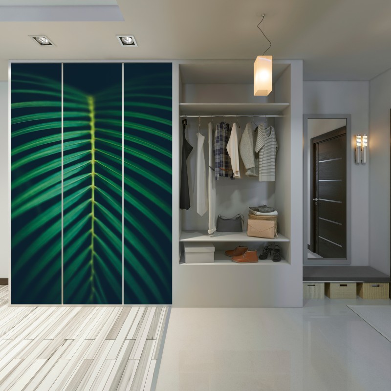 Naklejka na szafę pionowy liść palmy z bliska – Wallissimo® Naklejka na szafę pionowy liść palmy z bliska – Wallissimo®