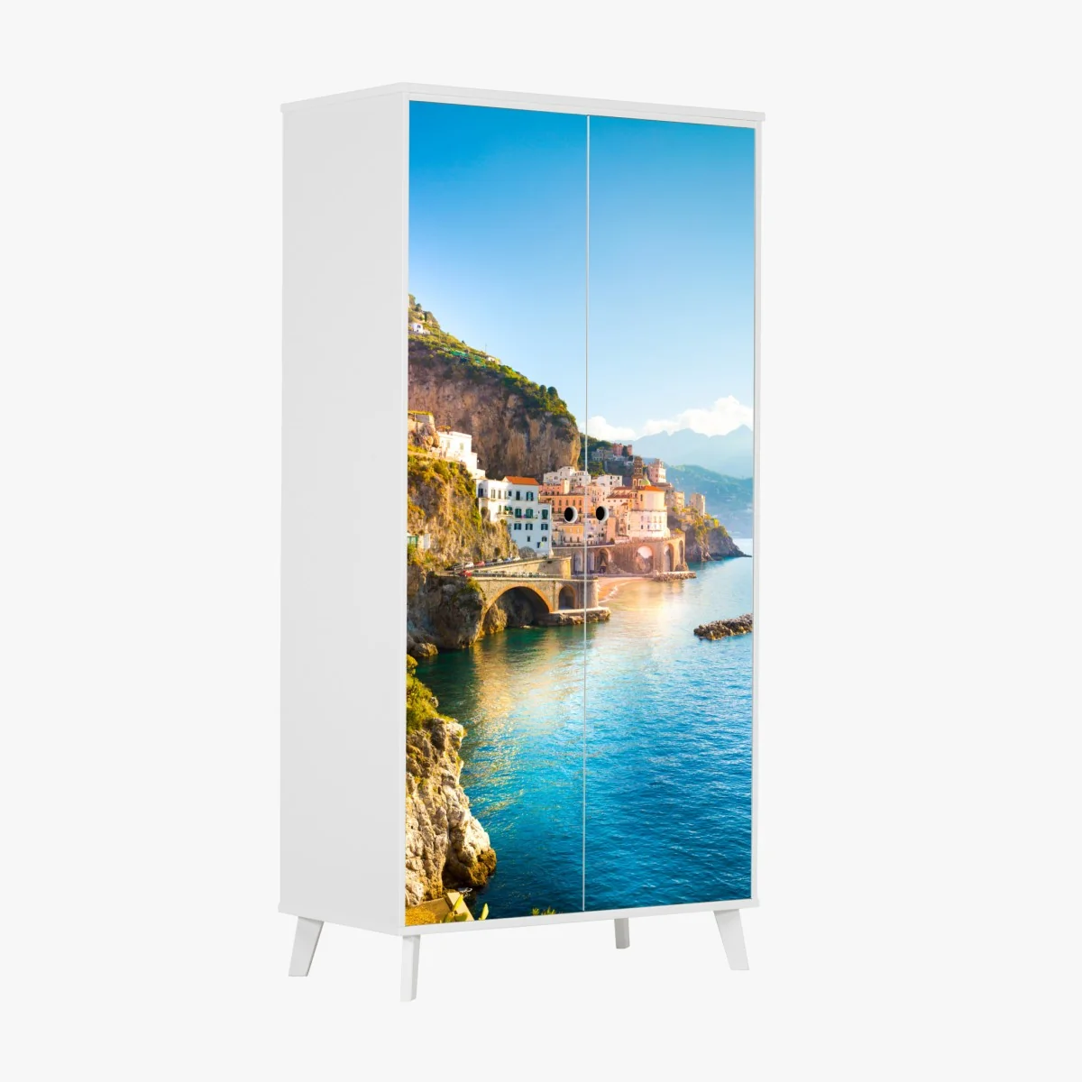 Naklejka na szafę słoneczna wioska nadbrzeżna na klifie – Wallissimo® Naklejka na szafę słoneczna wioska nadbrzeżna na klifie – Wallissimo®