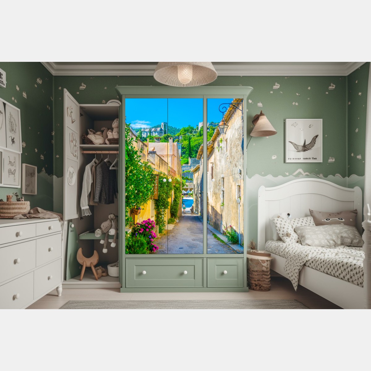 Naklejka na szafę słoneczna uliczka wioski śródziemnomorskiej – Wallissimo® Naklejka na szafę słoneczna uliczka wioski śródziemnomorskiej – Wallissimo®