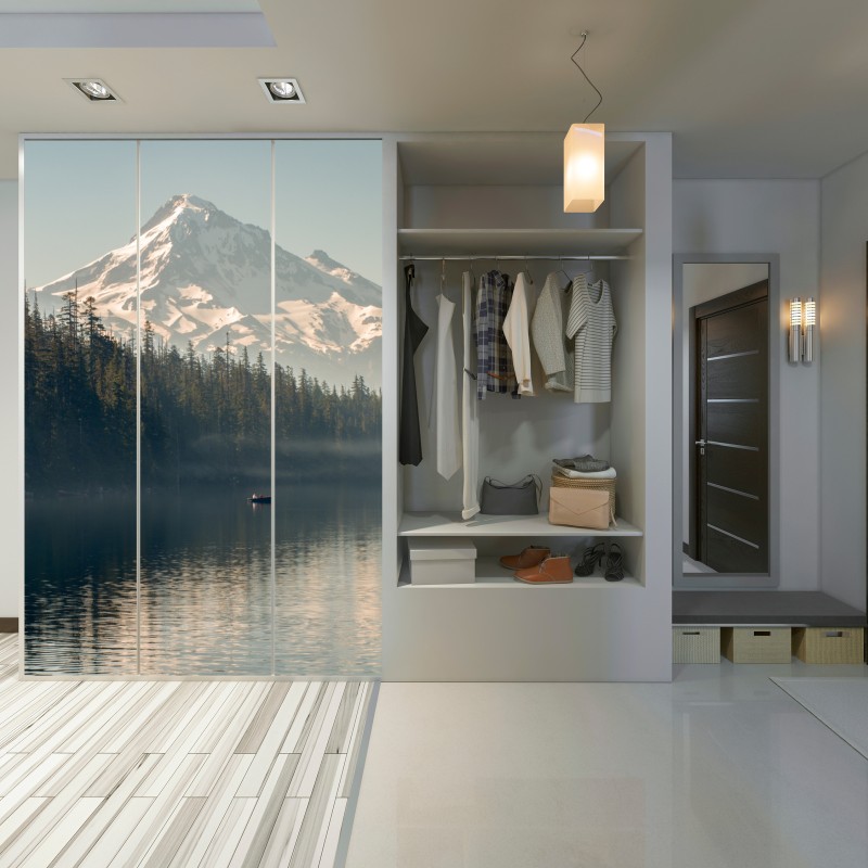 Naklejka na szafę śnieżna góra nad spokojnym jeziorem – Wallissimo® Naklejka na szafę śnieżna góra nad spokojnym jeziorem – Wallissimo®