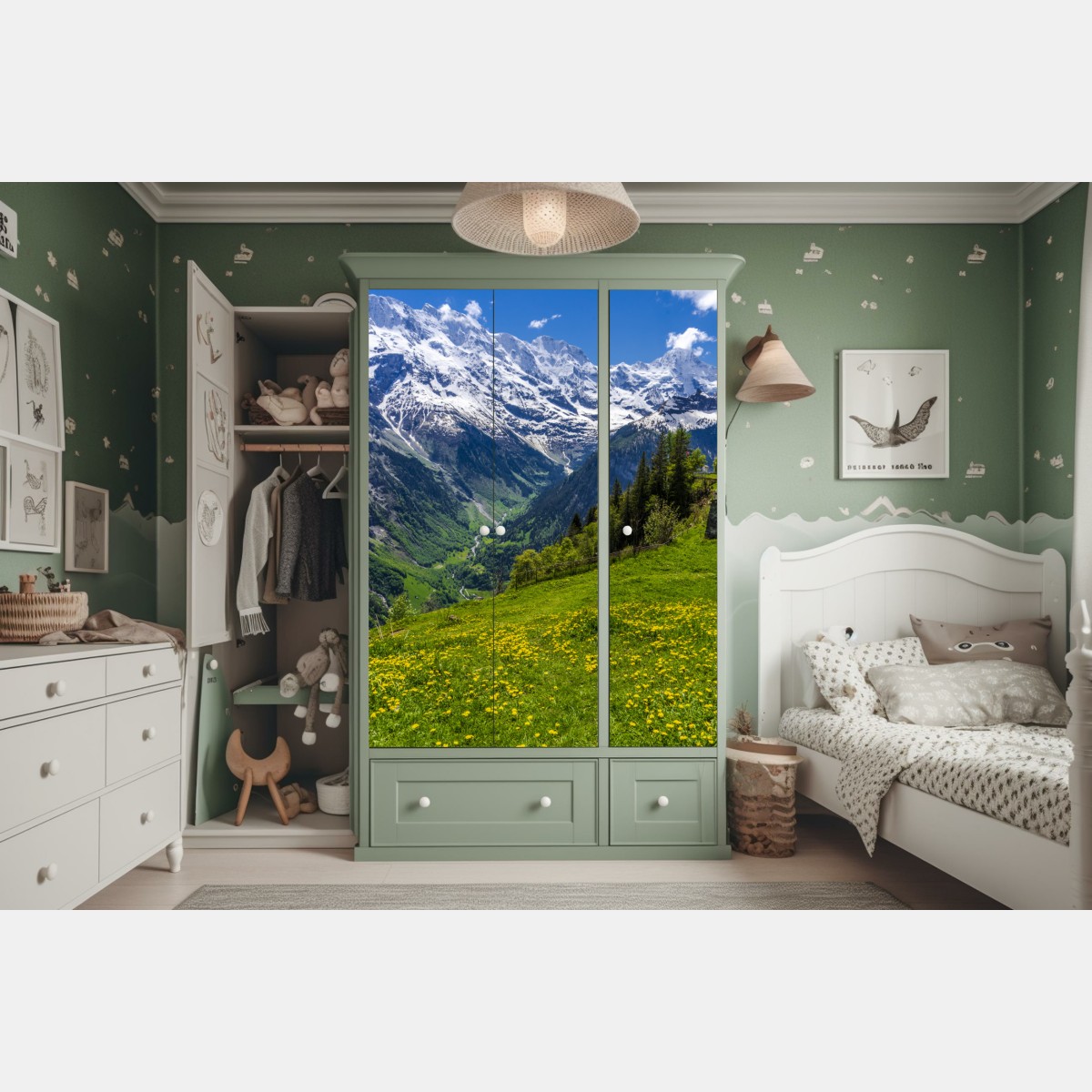 Naklejka na szafę alpejska łąka wiosną pod ośnieżonymi szczytami – Wallissimo® Naklejka na szafę alpejska łąka wiosną pod ośnieżonymi szczytami – Wallissimo®