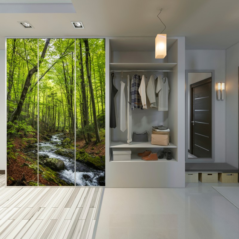 Naklejka na szafę spokojny leśny strumień – Wallissimo® Naklejka na szafę spokojny leśny strumień – Wallissimo®