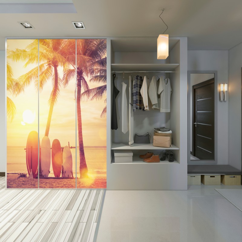 Naklejka na szafę tropikalny zachód słońca z deskami surfingowymi – Wallissimo® Naklejka na szafę tropikalny zachód słońca z deskami surfingowymi – Wallissimo®